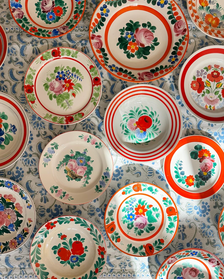 Decorative Plates & Vintage Pieces