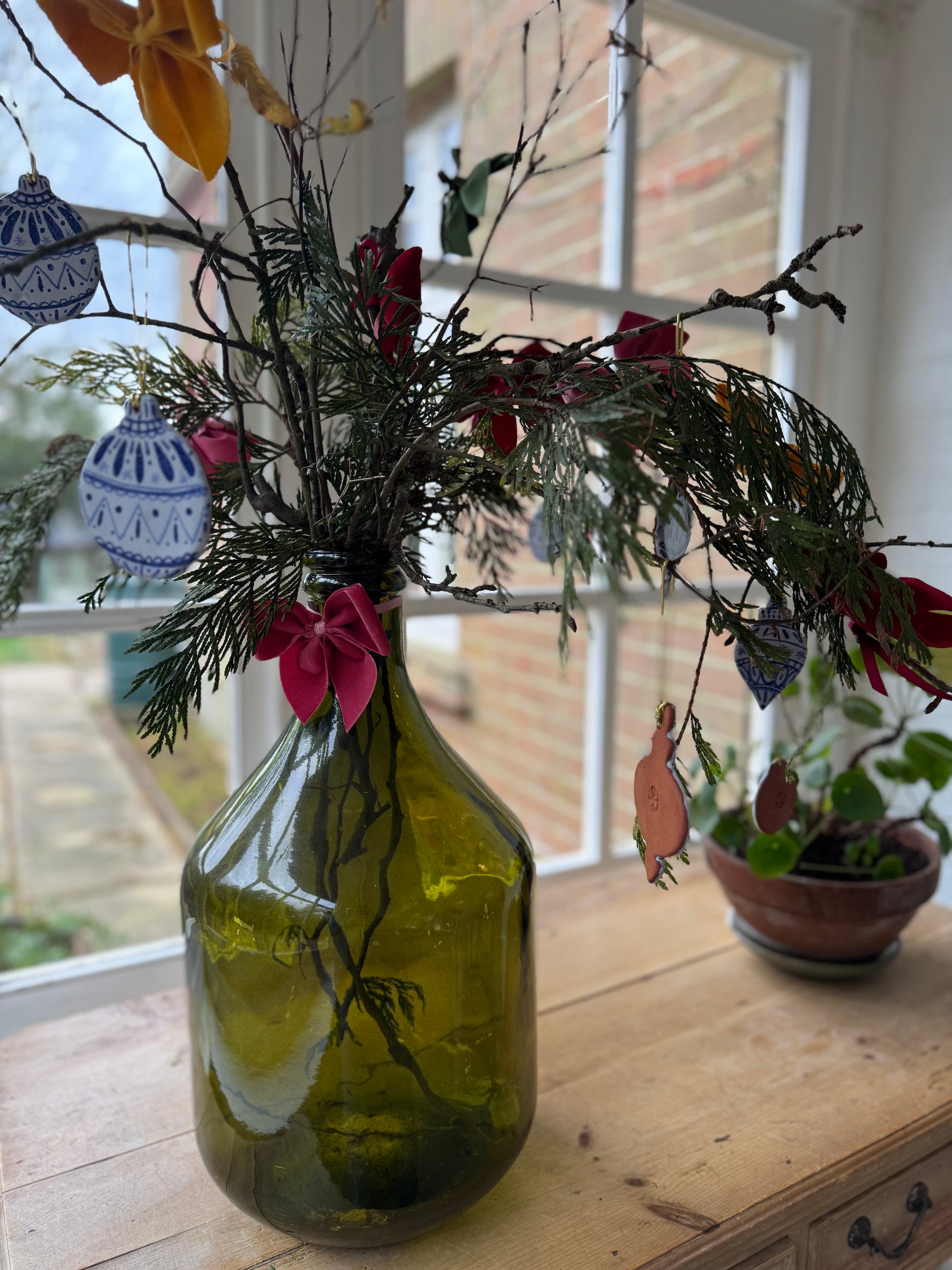 Velvet Bow Napkin Rings & Christmas Decorations