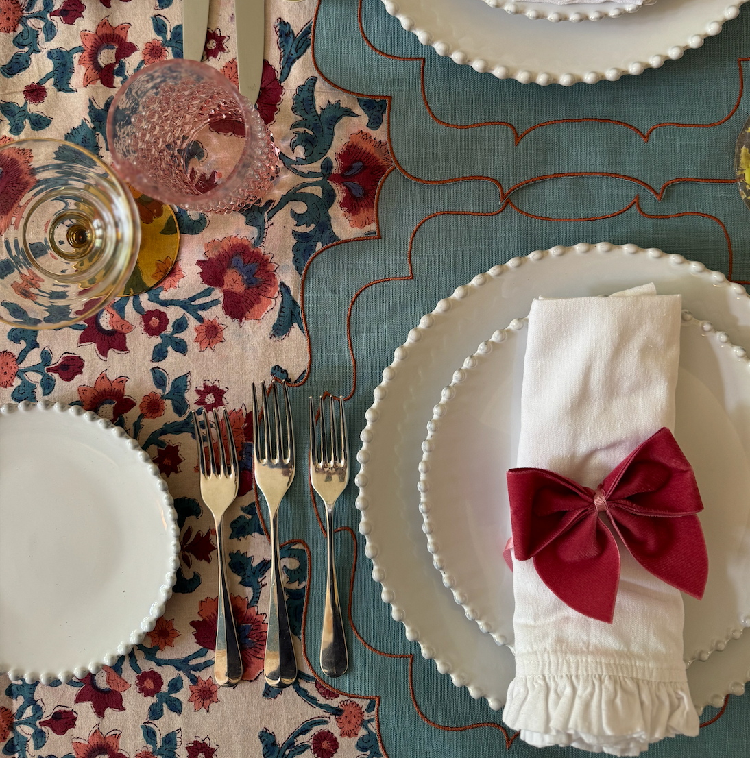 Velvet Bow Napkin Rings & Christmas Decorations